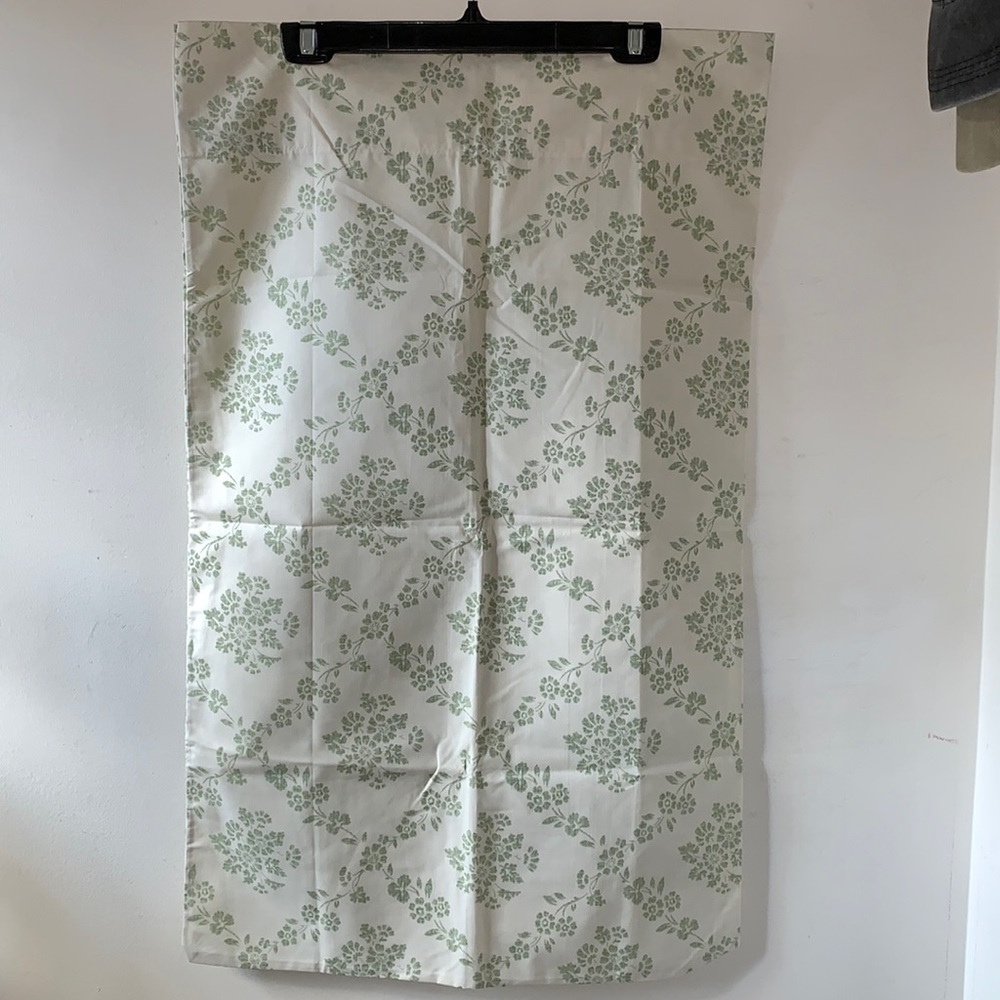 COPY - Martha Stewart Everyday Queen Pillowcase Floral Stencil Pattern